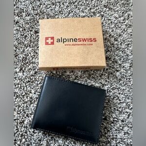 Brand New Alpine Swiss Wallet